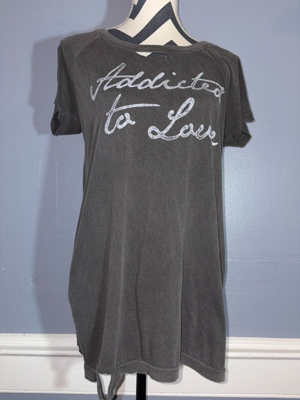 NWT Large Chaser Addicted To Love Distressed Vintage T-shirt Retired Design